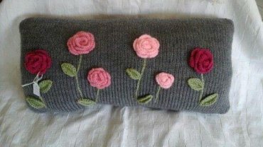 Almofada de Crochê Quadrada com Rosas