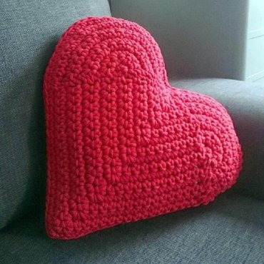 Almofada de Crochê Coração Vermelho