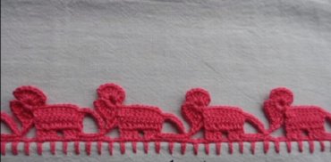 Pano de Prato com Bico de Crochê em Formato de Elefantes