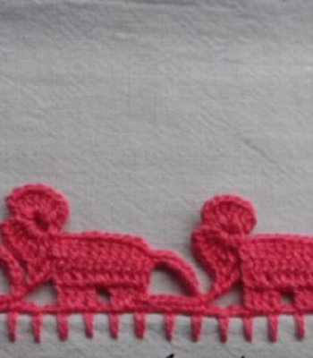 Pano de Prato com Bico de Crochê em Formato de Elefantes