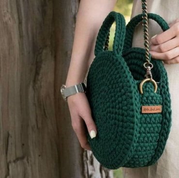 Bolsa Redonda Verde de Crochê com Alça de corrente