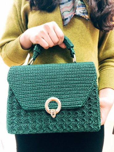 Bolsa de Mão Crochê Verde com fecho dourado