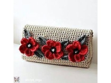 Bolsa de Mão de Crochê Bege com Flores