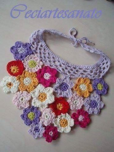 Colar de Crochê Flores Coloridas
