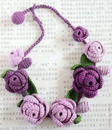Colar de Crochê Flores Lilás