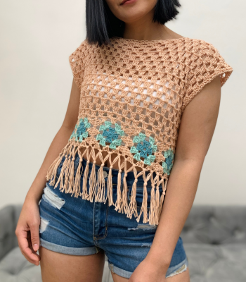 Cropped de Crochê Coral Ponto Bloquinhos com Franjas