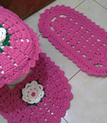 Jogo de Banheiro de Crochê Rosa com Flores