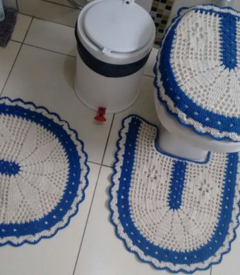 Jogo de Banheiro de Crochê Azul e Branco Simples