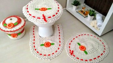 Jogo de Banheiro de Crochê Branco e Laranja com Flores e Fita