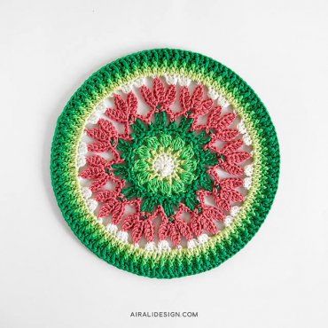 Mandala de Crochê Flor Verde e Vermelha