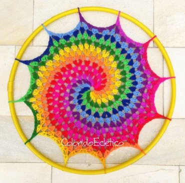 Mandala de Crochê Espiral Colorida