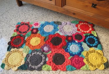 Tapete Quadrado de Crochê Flores Coloridas