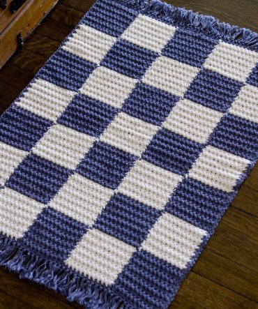 Tapete Retangular de Crochê Azul e Branco Quadriculado