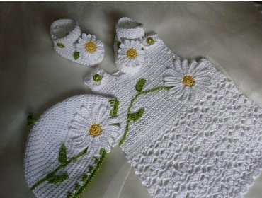 Vestido Infantil de Crochê Branco e Verde com Margaridas