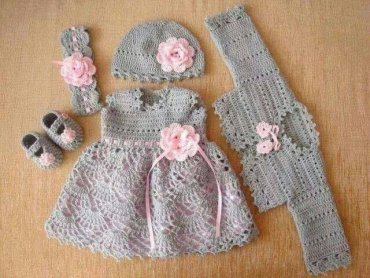 Vestido Infantil de Crochê Cinza e Rosa